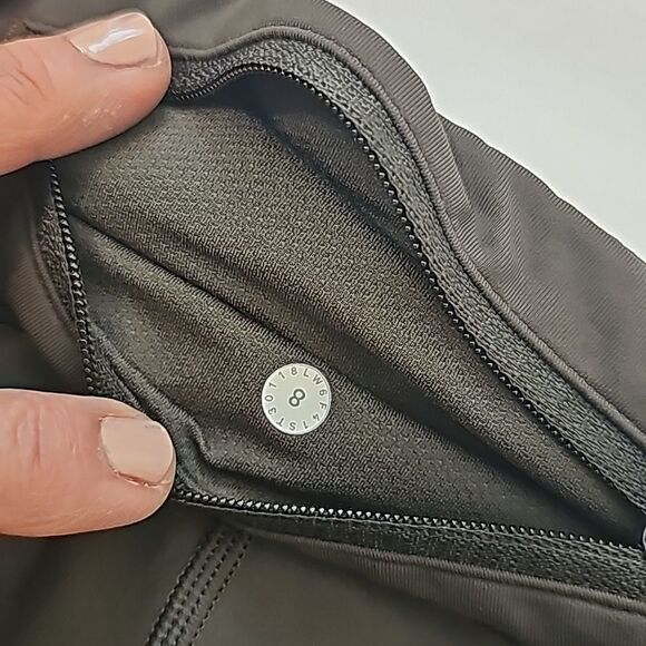 Lululemon cropped leggings size 8 - Picture 3 of 10